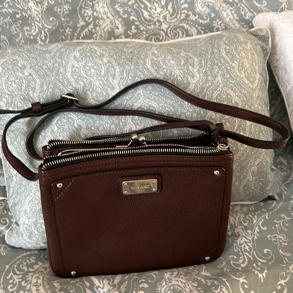 Nine West cross body bag. Like new. Leopard lining. Silver-tone clasp/zippers.